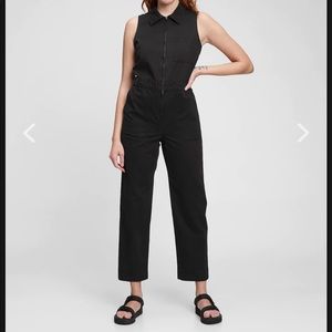 Gap Sleeveless Zipper-Front Jumpsuit